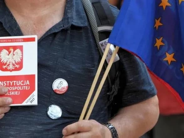 yevrokomisiya-pochala-provadzhennya-proti-polschi-cherez-skandalniy-zakon-pro-sudovu-sistemu