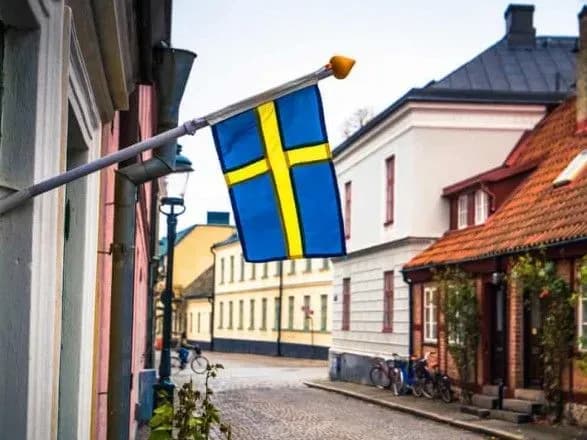 u-misti-v-shvetsiyi-cherez-koronavirus-rozkidayut-gniy-u-parku-schob-lyudi-tam-ne-gulyali