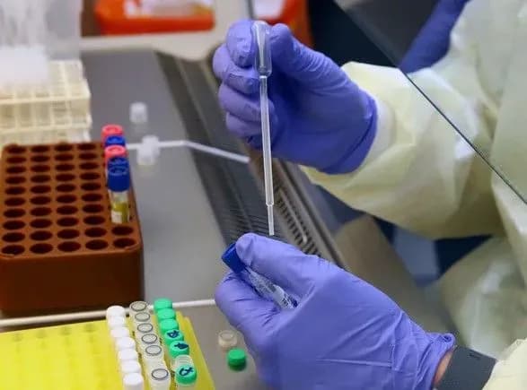 u-minoboroni-pokazali-yak-roblyat-testi-na-covid-19-viyskovi-mediki