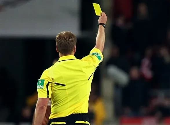 arbitr-viznav-dolenosnu-pomilku-v-finali-ligi-chempioniv