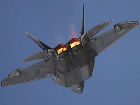 u-floridi-rozbivsya-vinischuvach-vps-ssha-f-22-raptor