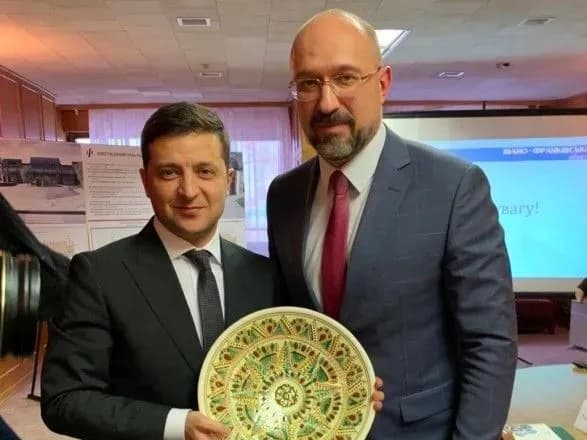 zelenskiy-vvazhaye-shmigalya-profesiynim-i-chistim