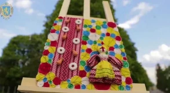 na-lvivschini-do-dnya-vishivanki-predstavili-mistetskiy-proekt-nitki-scho-govoryat
