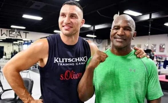 klichko-potrapiv-do-trenuvalnogo-taboru-eksabsolyutnogo-chempiona-svitu-kholifilda