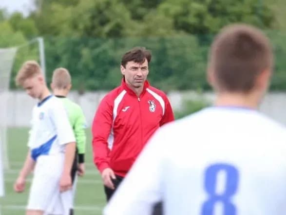 vaschuk-pro-futbolnu-tsk-pidpisuyusya-pid-kozhnim-slovom-trokh-volodariv-zolotogo-myacha