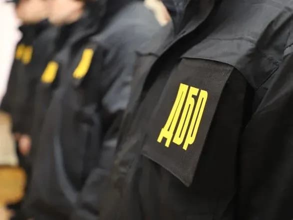 zgvaltuvannya-ta-katuvannya-u-viddilku-politsiyi-dbr-napolyagatime-na-trimanni-pid-vartoyu-dlya-pidozryuvanikh