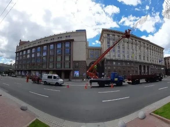 u-stolitsi-vstanovlyuyut-svyatkovu-ilyuminatsiyu-do-dnya-kiyeva