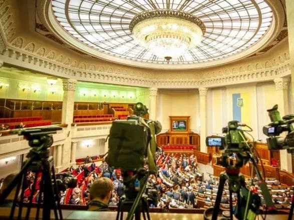 razumkov-dopustiv-obmezhenu-kilkist-zhurnalistiv-do-roboti-u-radi