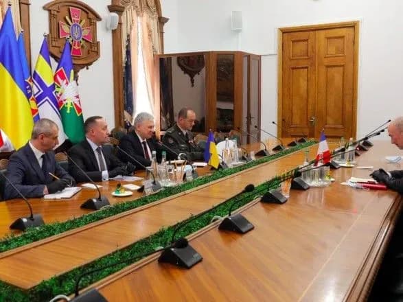 taran-proviv-zustrich-z-poslom-frantsiyi-obgovorili-vregulyuvannya-bezpekovoyi-situatsiyi