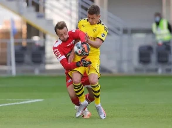 rekord-angliytsya-ta-shist-goliv-borussiya-svyatkuvala-rozgromniy-vigrash-u-bundeslizi