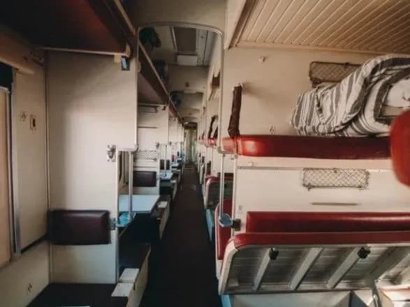 ukrzaliznitsya-vidkrila-prodazh-kvitkiv-na-platskartni-vagoni