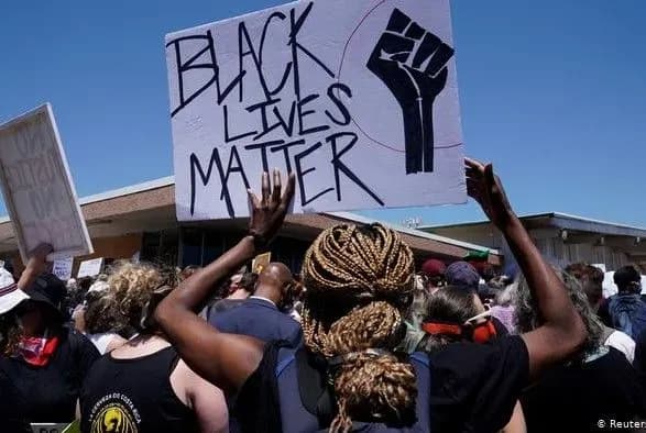 protesti-u-ssha-gubernator-oregona-vidmovilasya-vvoditi-natsgvardiyu-v-portlend-dlya-pridushennya-protestuvalnikiv