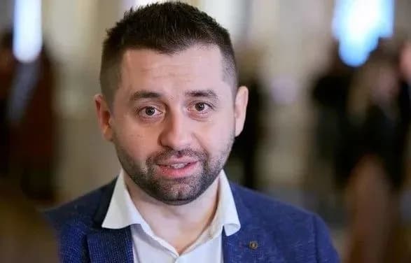 zbir-pidpisiv-ne-mozhe-vidpraviti-ministra-u-vidstavku-arakhamiya