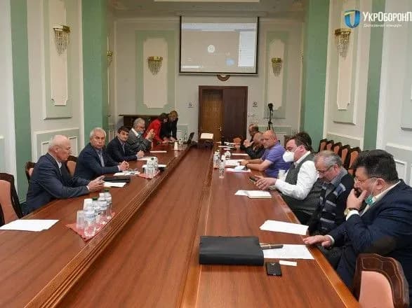 ukroboronprom-planuye-spivpratsyuvati-z-privatnimi-virobnikami-tovariv-dlya-importozamischennya