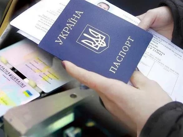 nardepi-pidtrimali-za-osnovu-zakonoproekt-scho-dozvolit-zminyuvati-po-batkovi