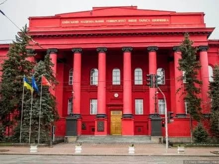 do-chervonogo-korpusu-universitetu-shevchenka-priyshli-z-obshukami-politsiya-ta-sbu