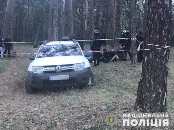 u-kharkovi-obrali-zapobizhniy-zakhid-pyatom-cholovikam-yaki-pogrozhuvali-sokiroyu-politseyskim