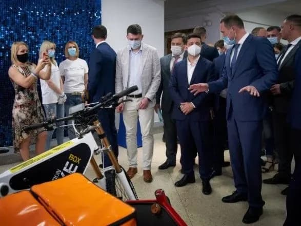 zelenskiy-oznayomivsya-z-rozrobkami-chernigivskogo-natsionalnogo-tekhnologichnogo-universitetu