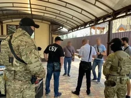 provedeno-obshuki-u-departamenti-miskradi-ta-dvokh-pidpriyemstvakh-u-spravi-rekonstruktsiyi-sportkompleksu-u-dnipri