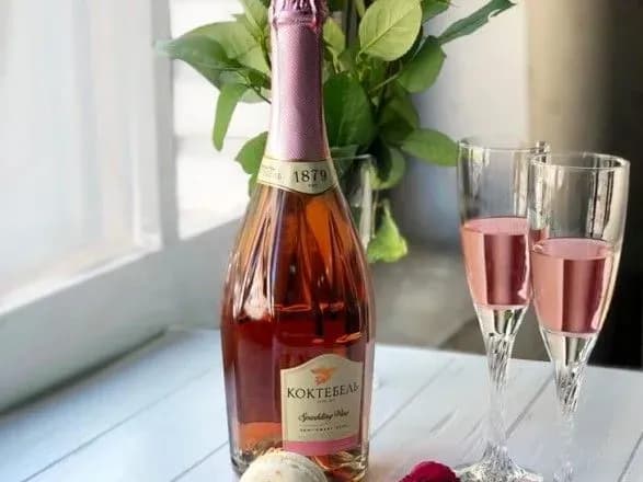 yake-vino-pyut-ukrai-nitsi-top-5-brendiv-mai-zhe-porivnu-dilyat-mizh-soboyu-vpodobannya-spozhivachiv