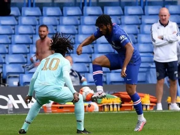 chelsi-zavoyuvav-peremogu-z-riznitseyu-u-shist-goliv-pered-restartom-apl