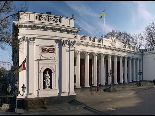 zavolodinnya-131-mln-grn-na-makhinatsiyakh-z-kladovischem-posadovtsya-meriyi-odesi-vipustili-pid-zastavu