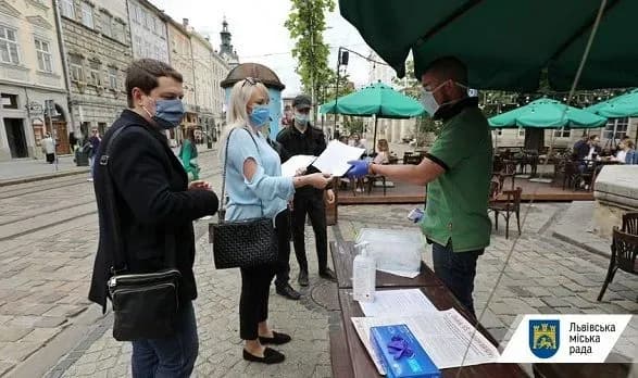 situatsiya-z-covid-19-ne-pokraschuyetsya-na-lvivschini-vidklali-poslablennya-karantinu