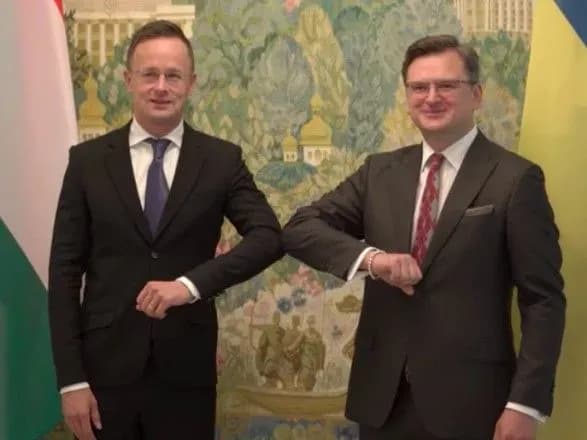 diplomatiya-pid-chas-pandemiyi-kuleba-i-siyarto-privitalis-liktyami