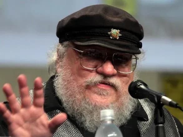 dzhordzh-martin-rozrakhovuye-dopisati-shostu-chastinu-sagi-pisnya-lodu-i-vognyu-v-2021-rotsi