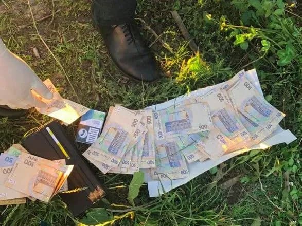 na-rivnenschini-dvokh-viyskovikh-pidozryuyut-u-sprobi-prodazhu-naboyiv-ta-priladu-nichnogo-bachennya