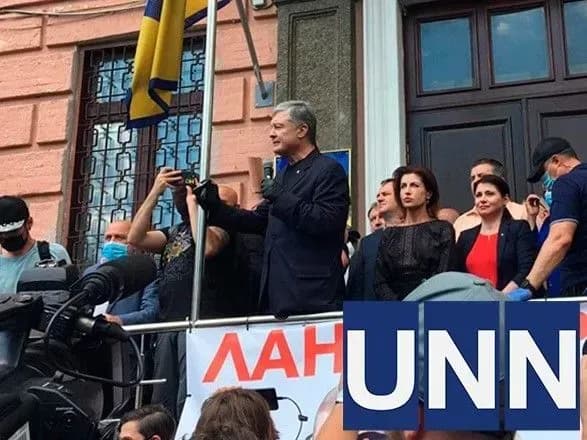 poroshenko-pislya-vizitu-u-dbr-pribuv-do-pecherskogo-raysudu
