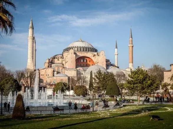 derzhrada-turechchini-za-17-khvilin-obgovorila-peretvorennya-khramu-svyatoyi-sofiyi-u-stambuli-na-mechet-zmi