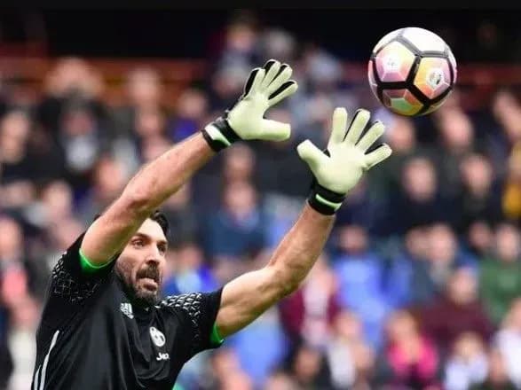 buffon-pro-zavershennya-karyeri-gratimu-yak-minimum-do-43-rokiv