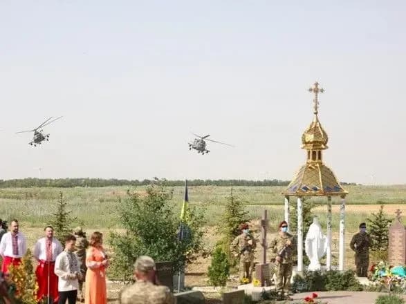 posli-chotirokh-krayin-yes-na-gori-karachun-vshanuvali-pamyat-vizvoliteliv-slovyanska