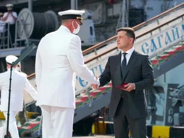 zelenskiy-vruchiv-nagorodi-z-nagodi-dnya-vms-khto-otrimav