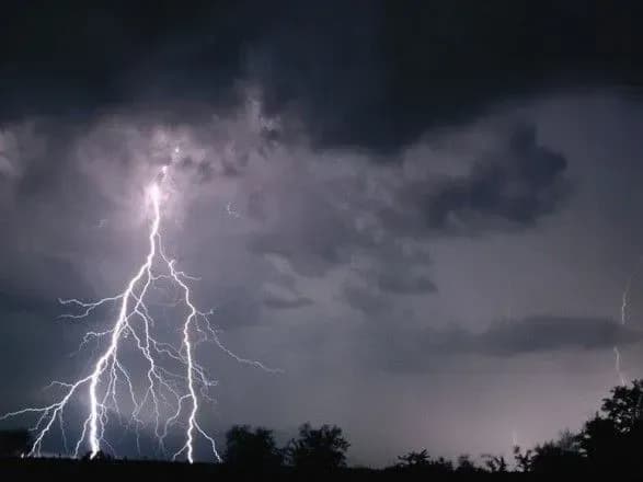 ponad-20-lyudey-zaginuli-za-dobu-vid-udariv-bliskavok-na-pivnochi-indiyi