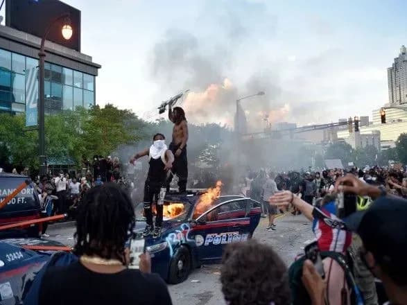 protesti-u-ssha-gubernator-dzhordzhiyi-povtorno-vviv-natsionalnu-gvardiyu-do-atlanti