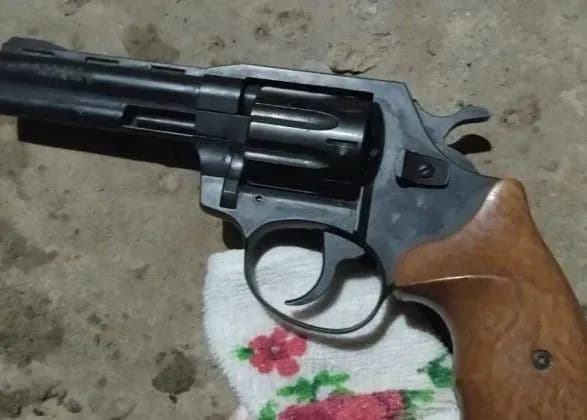 na-lvivschini-pid-chas-svarki-cholovik-vistreliv-u-druzhinu