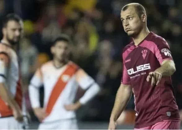 napadnik-zozulya-oformiv-pershiy-gol-v-2020-rotsi