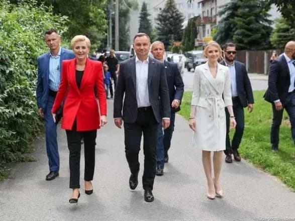 u-polschi-pidrakhuvali-vsi-golosi-duda-ofitsiyno-zalishayetsya-na-drugiy-termin