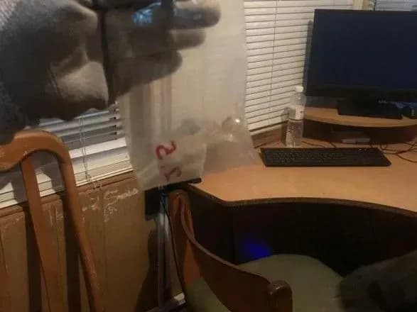 prikordonniki-na-zakarpatti-viyavili-v-cherevikakh-cholovika-metamfetamin