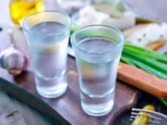 u-latviyi-na-tli-koronavirusu-znizilosya-spozhivannya-mayzhe-vsikh-alkogolnikh-napoyiv-krim-gorilki