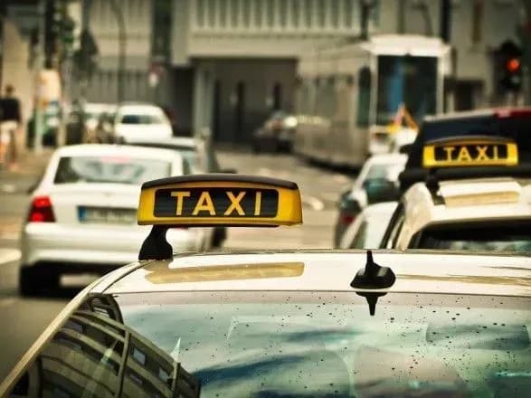 pidsiv-u-taksi-i-namagavsya-pograbuvati-u-merezhi-obgovoryuyut-nebezpechni-poyizdki-na-uber