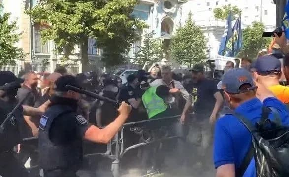 pid-radoyu-na-aktsiyi-proti-movnogo-zakonu-buzhanskogo-stalasya-sutichka-z-politsiyeyu