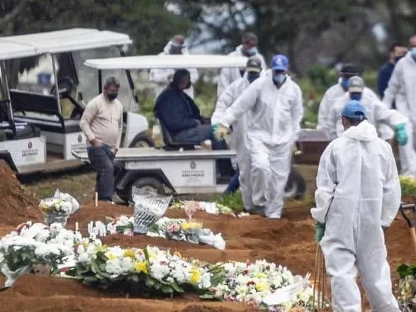 pandemiya-vooz-zafiksuvala-noviy-antirekord-vipadkiv-covid-19-259-tisyach-novikh-khvorikh