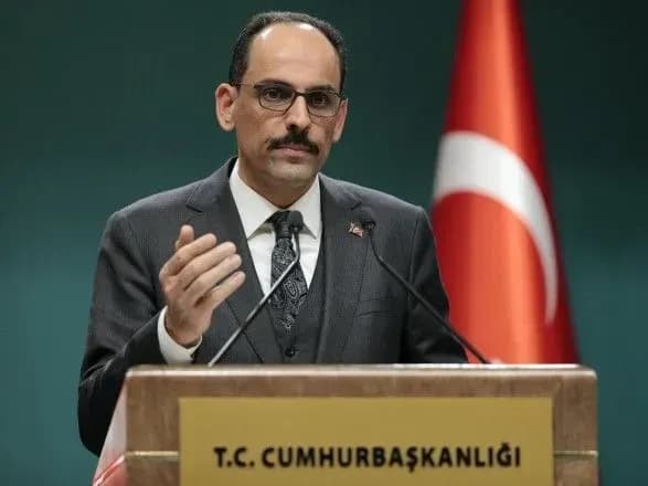 zmina-statusu-soboru-svyatoyi-sofiyi-predstavnik-erdogana-povidomiv-scho-pid-chas-pershoyi-molitvi-ikoni-ta-freski-zavisyat