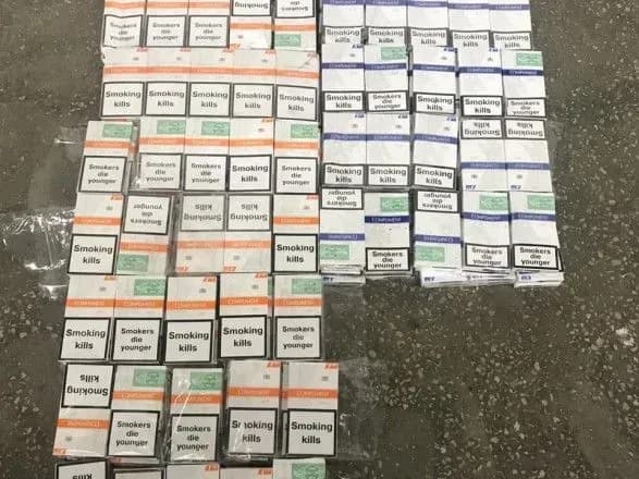 ukrayinka-namagalasya-vivezti-v-ugorschinu-partiyu-kontrabandnikh-sigaret