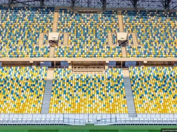 vbolivalniki-povertayutsya-na-tribuni-stadioniv-pavelko-povidomiv-pro-dovgoochikuvane-rishennya