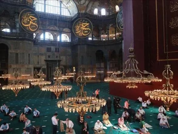 u-svyatiy-sofiyi-proyshov-pershiy-za-86-rokiv-pyatnichniy-namaz