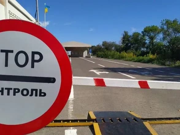 cherez-kpvv-novotroyitske-boyoviki-dosi-propuskayut-ne-vsikh-dpsu